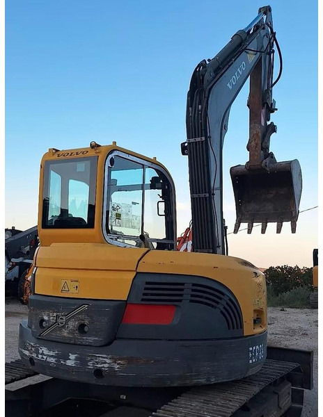 Volvo ECR88PLUS - حفار صغير: صورة 4 Volvo ECR88PLUS - حفار صغير: صورة 4