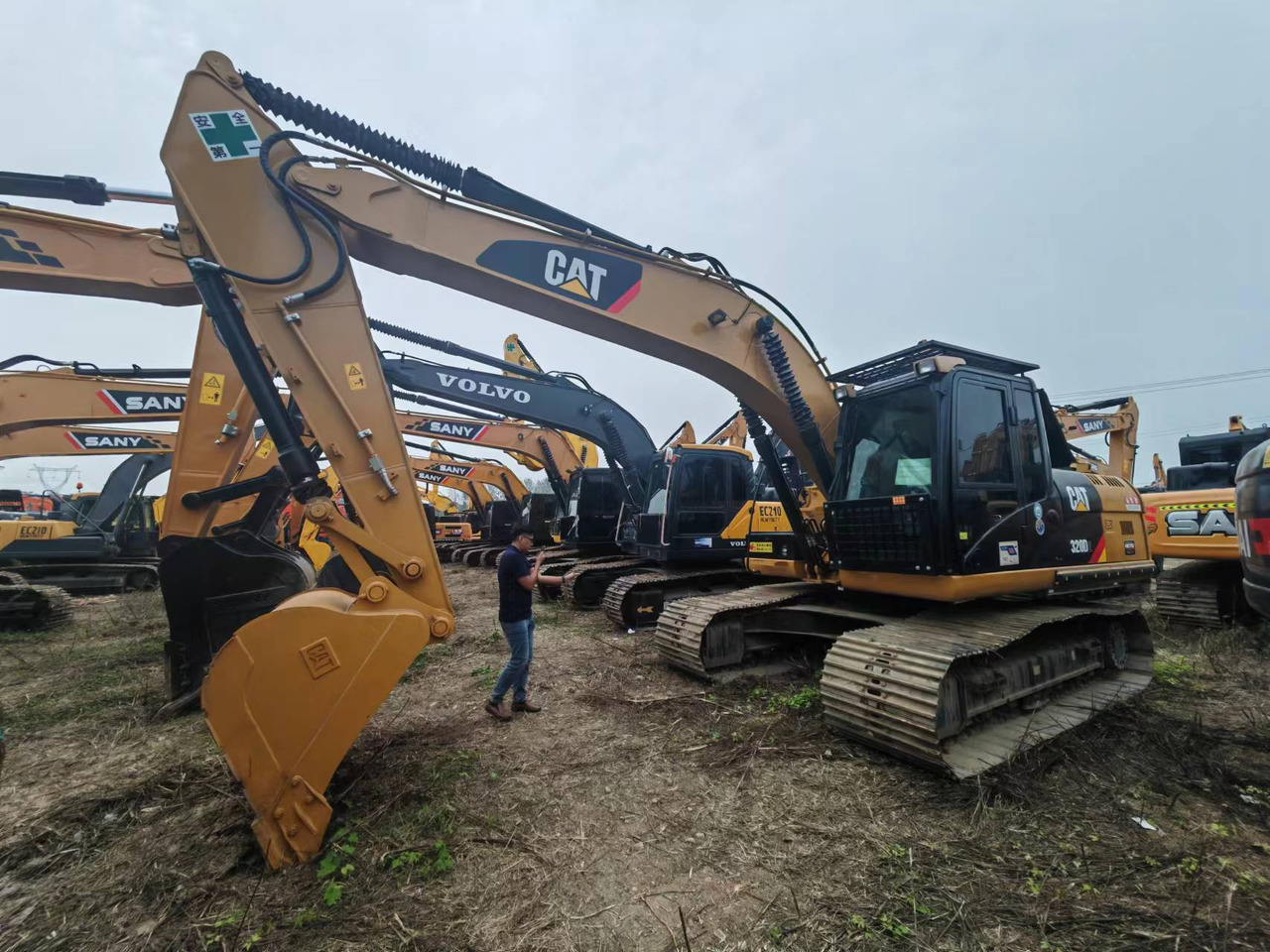 CATERPILLAR 320D2 - حفار زاحف: صورة 3 CATERPILLAR 320D2 - حفار زاحف: صورة 3