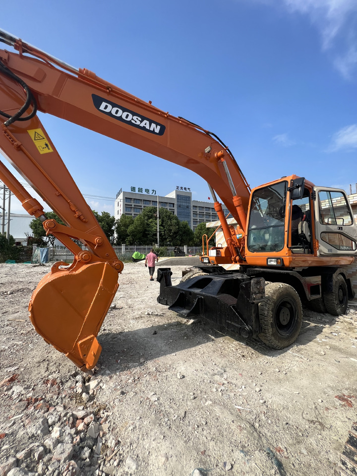 DOOSAN DX210 - حفار ذو عجلات: صورة 1 DOOSAN DX210 - حفار ذو عجلات: صورة 1