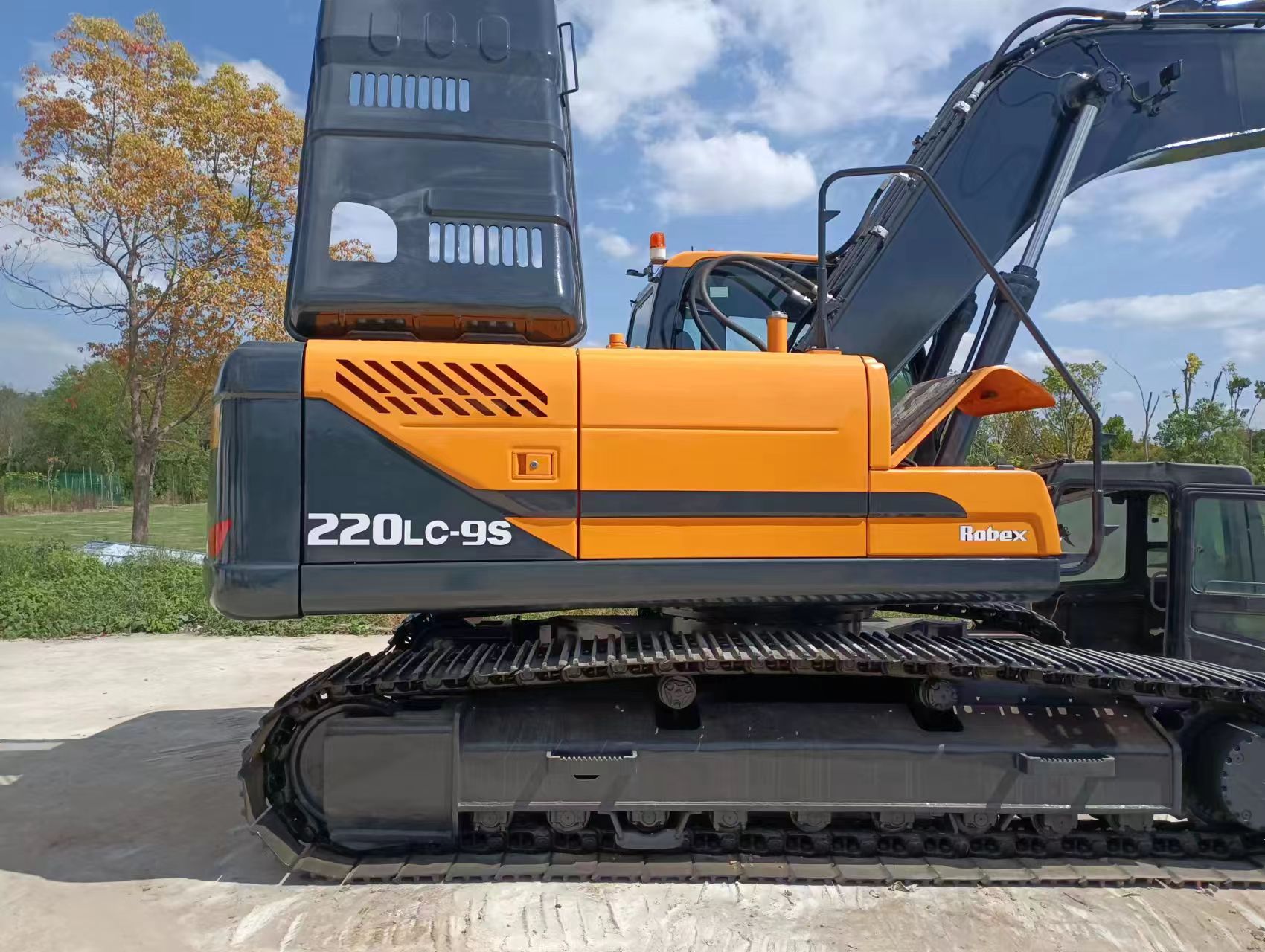 Hyundai 220 - حفار زاحف: صورة 4 Hyundai 220 - حفار زاحف: صورة 4