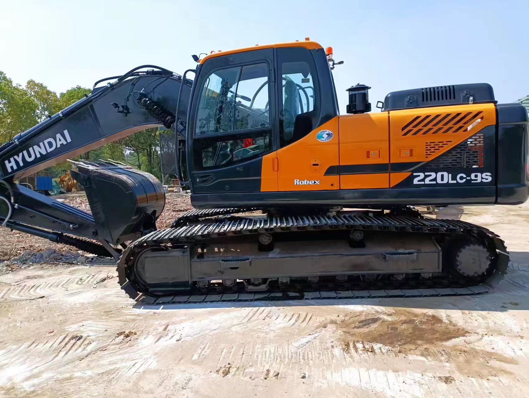 Hyundai 220 - حفار زاحف: صورة 2 Hyundai 220 - حفار زاحف: صورة 2