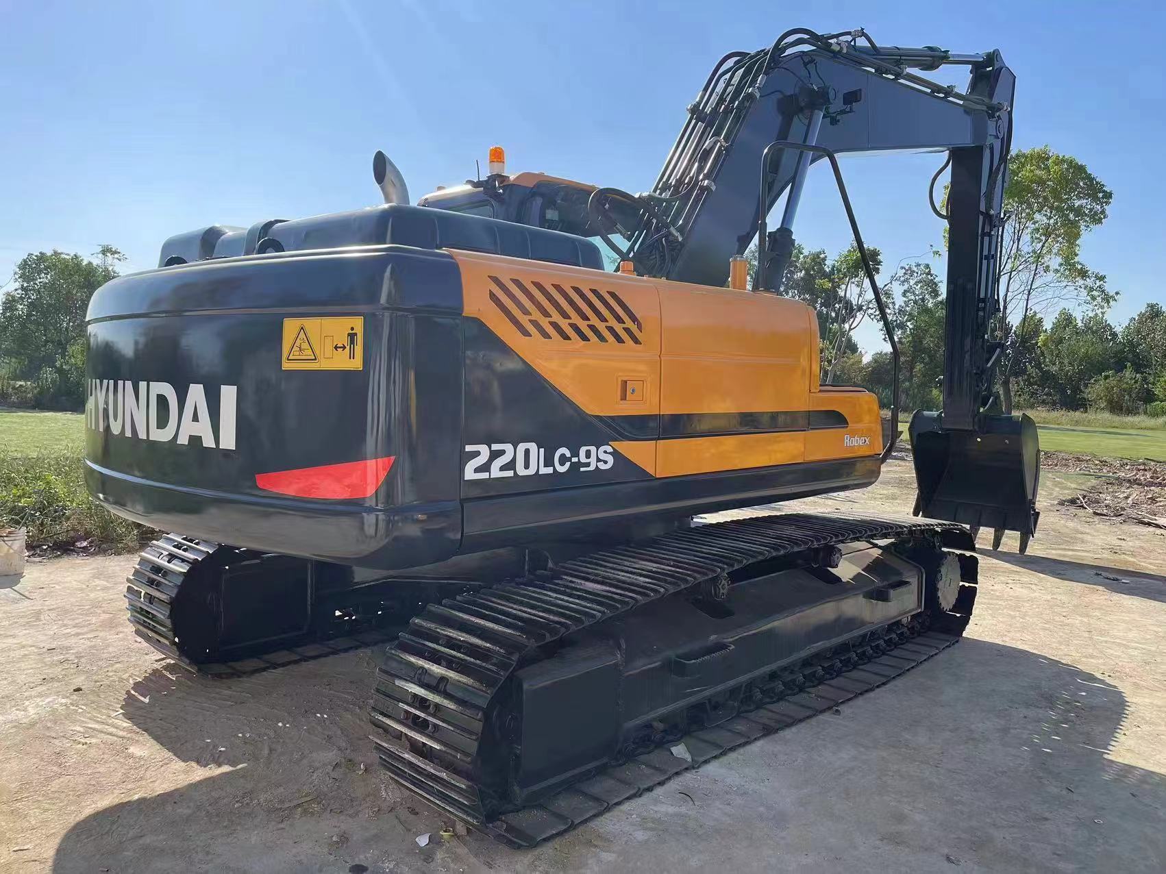 Hyundai 220 - حفار زاحف: صورة 5 Hyundai 220 - حفار زاحف: صورة 5