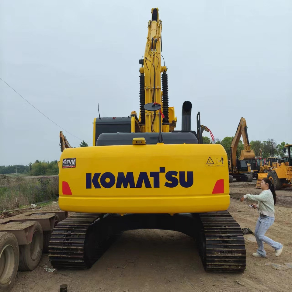 حفار زاحف KOMATSU PC240LC-8: صورة 7