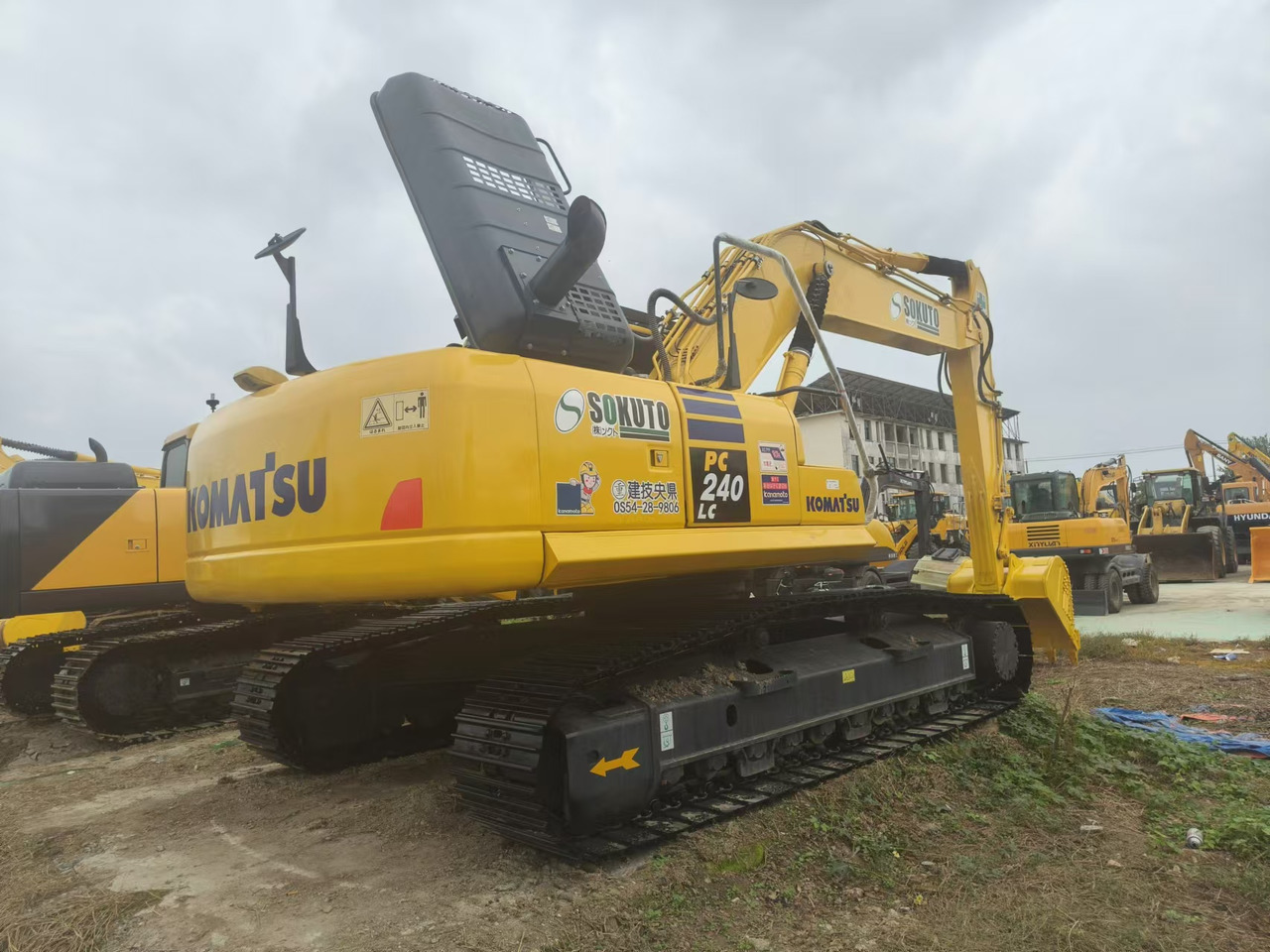 KOMATSU PC240LC-8 - حفار زاحف: صورة 1 KOMATSU PC240LC-8 - حفار زاحف: صورة 1