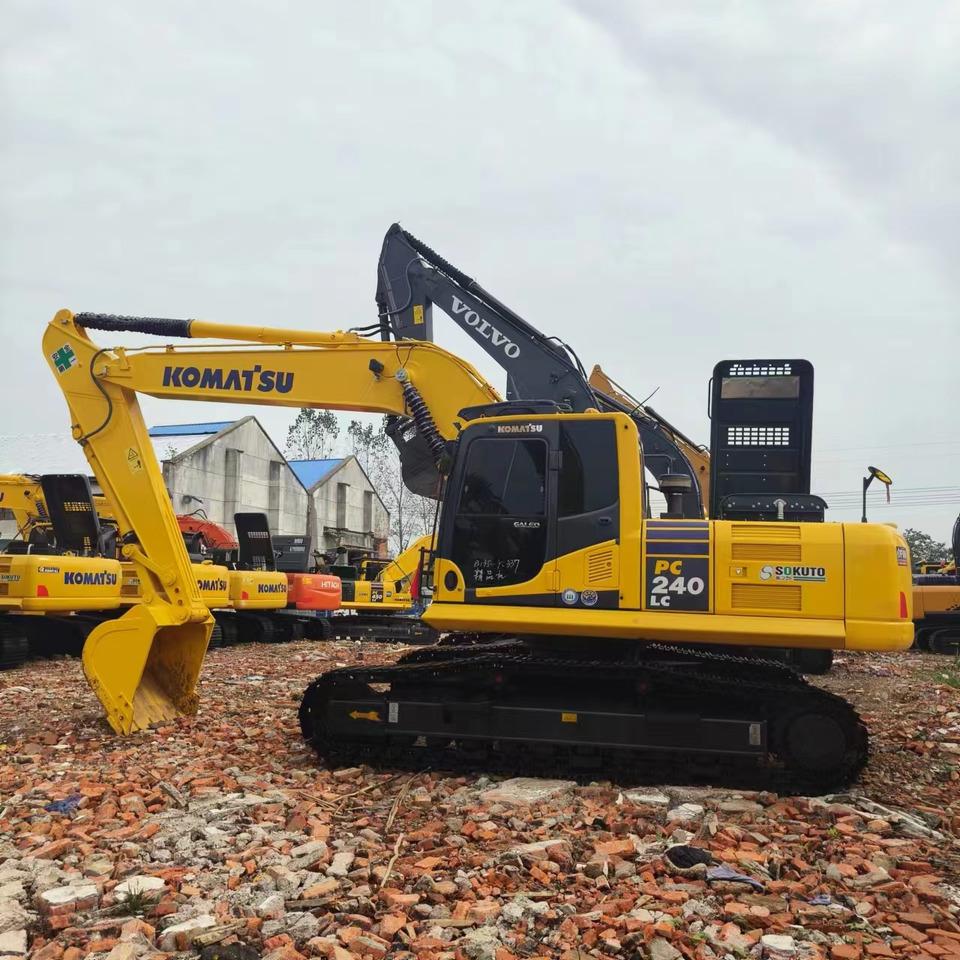 KOMATSU PC240LC - حفار زاحف: صورة 1 KOMATSU PC240LC - حفار زاحف: صورة 1