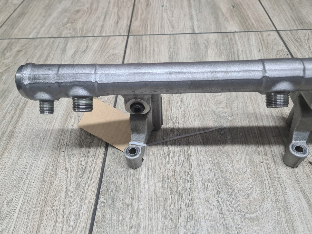 DELPHI LISTWA PALIWA PALIWOWA WTRYSKOWA VOLVO FH 16 D16K EURO 6 - المحرك و قطع الغيار - شاحنة: صورة 2 DELPHI LISTWA PALIWA PALIWOWA WTRYSKOWA VOLVO FH 16 D16K EURO 6 - المحرك و قطع الغيار - شاحنة: صورة 2