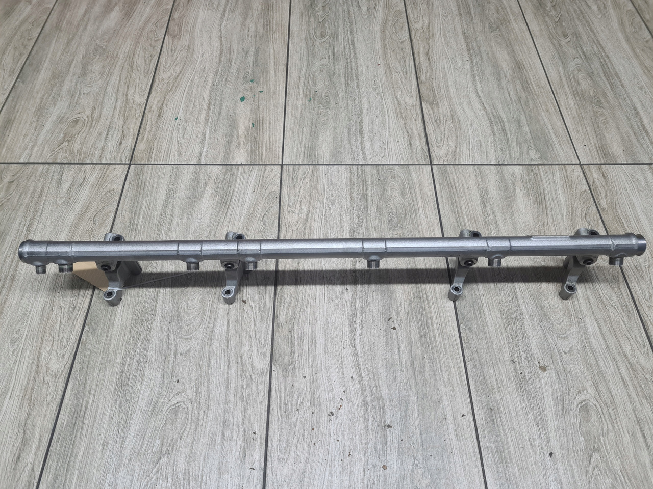 DELPHI LISTWA PALIWA PALIWOWA WTRYSKOWA VOLVO FH 16 D16K EURO 6 - المحرك و قطع الغيار - شاحنة: صورة 1 DELPHI LISTWA PALIWA PALIWOWA WTRYSKOWA VOLVO FH 16 D16K EURO 6 - المحرك و قطع الغيار - شاحنة: صورة 1