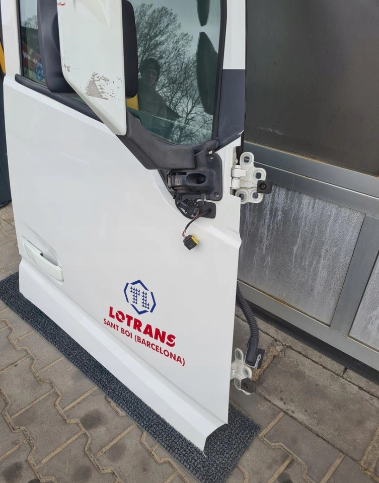 DRZWI KOMPLETNE PRAWE VOLVO FH 4 1103  - باب و قطع الغيار: صورة 5 DRZWI KOMPLETNE PRAWE VOLVO FH 4 1103  - باب و قطع الغيار: صورة 5