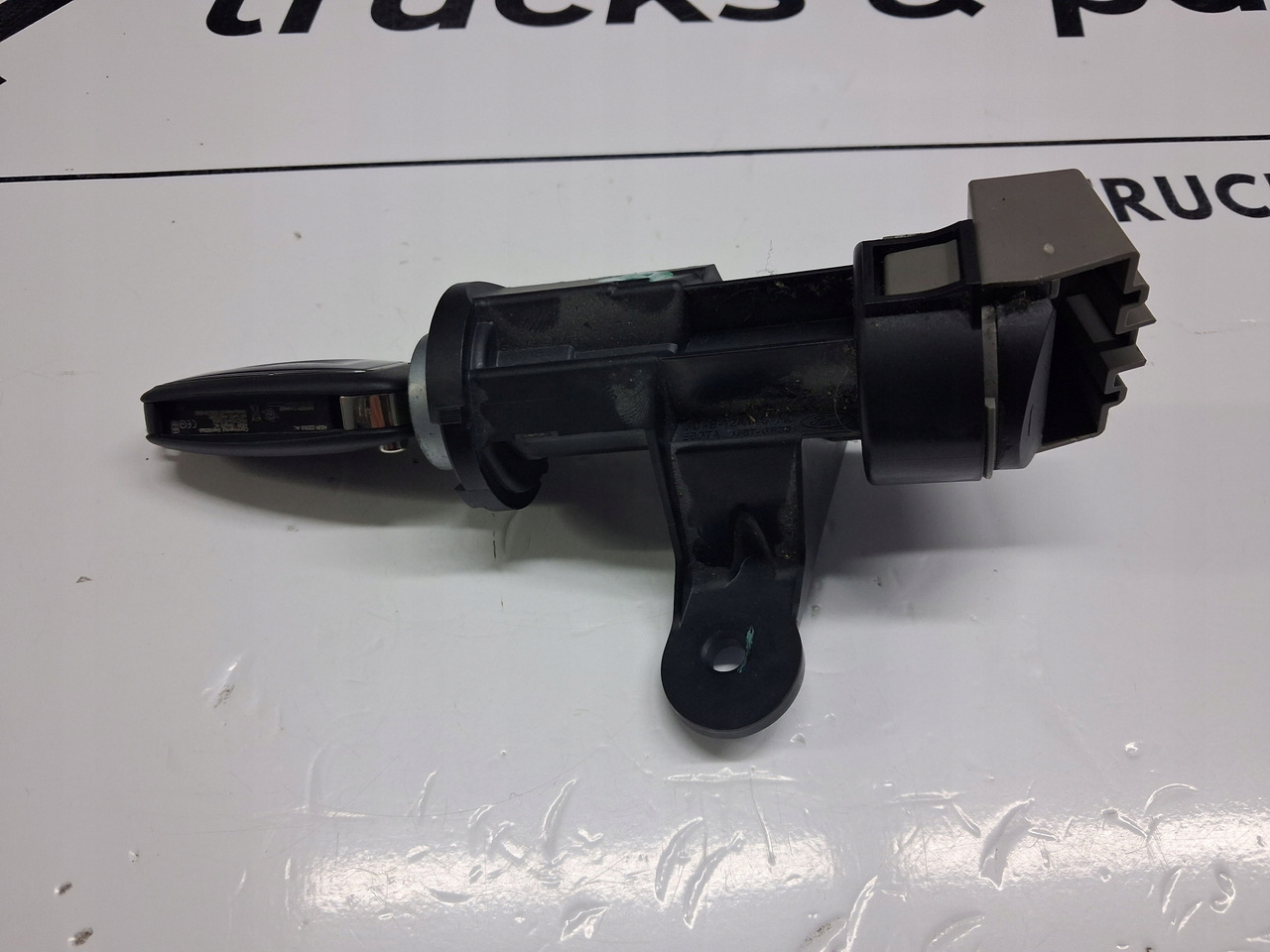 FORD STACYJKA Z KLUCZYKIEM FORD F-MAX EURO 6 - النظام الكهربائي - شاحنة: صورة 2 FORD STACYJKA Z KLUCZYKIEM FORD F-MAX EURO 6 - النظام الكهربائي - شاحنة: صورة 2