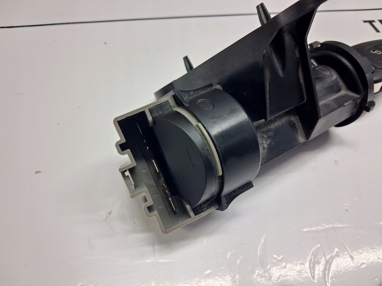 FORD STACYJKA Z KLUCZYKIEM FORD F-MAX EURO 6 - النظام الكهربائي - شاحنة: صورة 4 FORD STACYJKA Z KLUCZYKIEM FORD F-MAX EURO 6 - النظام الكهربائي - شاحنة: صورة 4