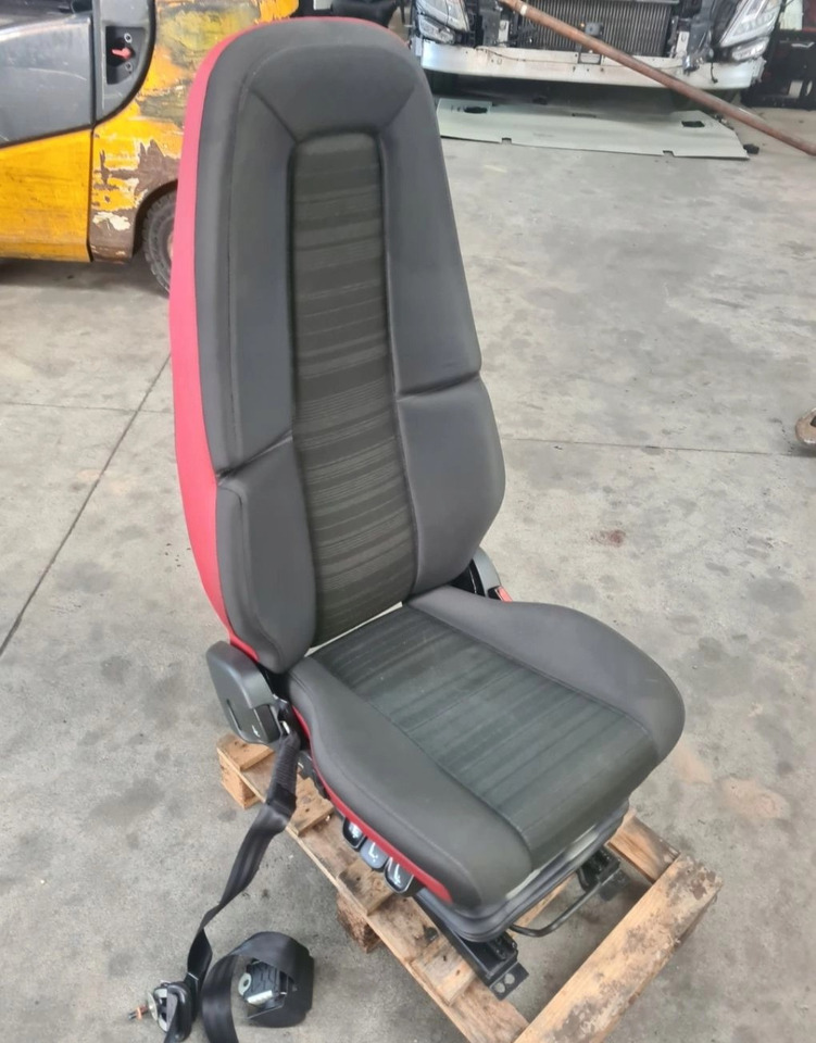 FOTEL PASAŻERA PRAWY PNEUMATYCZNY NISKA PODSTAWA VOLVO FH 4 FM 4 - مقعد: صورة 5 FOTEL PASAŻERA PRAWY PNEUMATYCZNY NISKA PODSTAWA VOLVO FH 4 FM 4 - مقعد: صورة 5