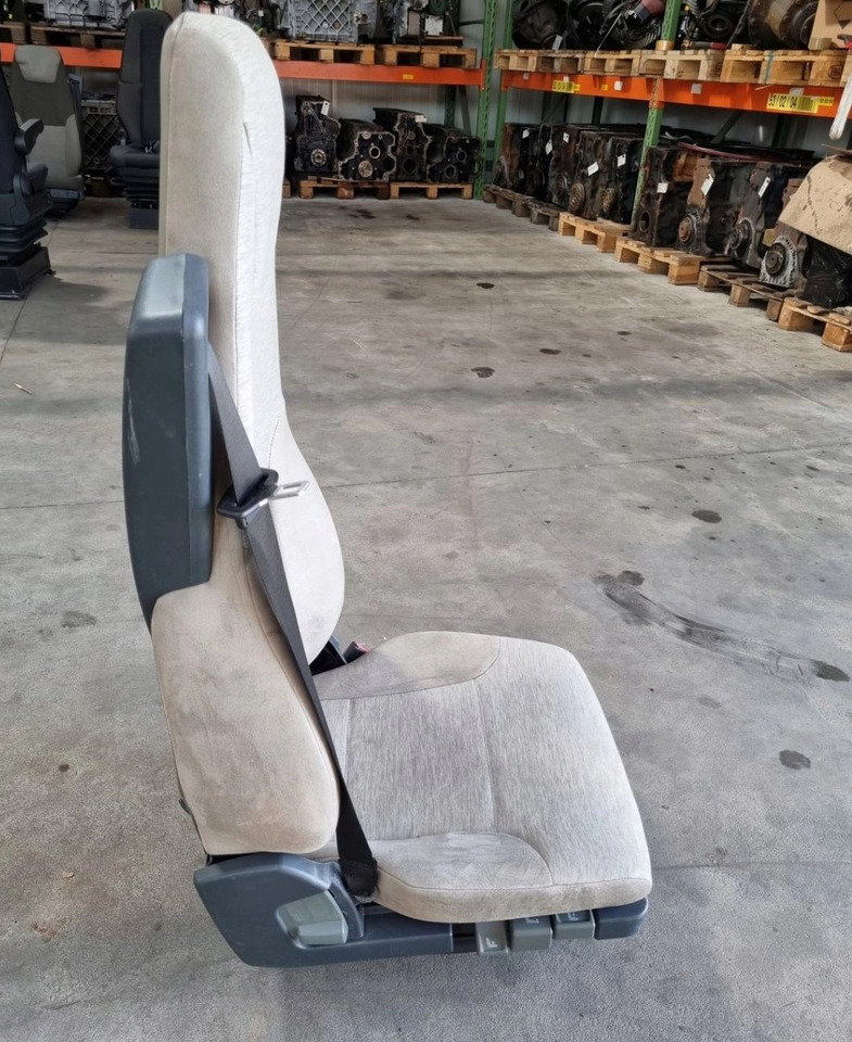 FOTEL PNEUMATYCZNY PRAWY SIEDZENIE PASAŻERA RENAULT PREMIUM MIDLUM DXI - مقعد: صورة 3 FOTEL PNEUMATYCZNY PRAWY SIEDZENIE PASAŻERA RENAULT PREMIUM MIDLUM DXI - مقعد: صورة 3
