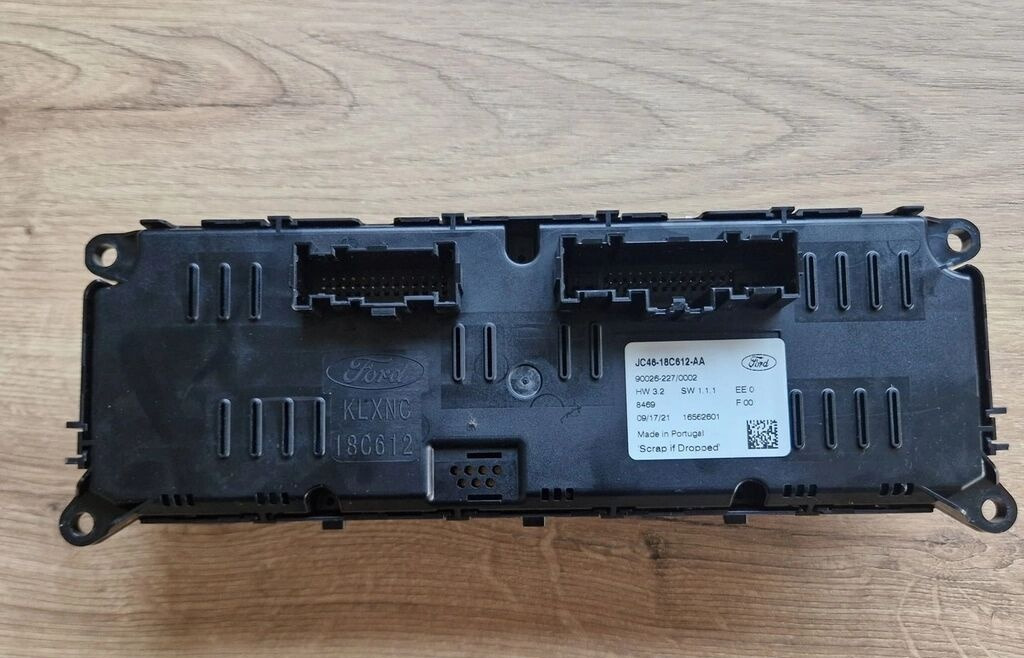 Ford F-MAX JC46-18C612-AA Ford F-MAX - لوحة العدادات - شاحنة: صورة 1 Ford F-MAX JC46-18C612-AA Ford F-MAX - لوحة العدادات - شاحنة: صورة 1