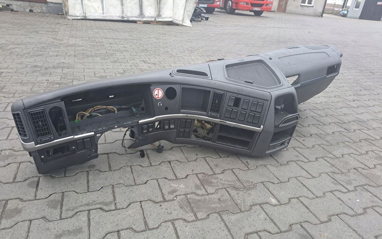 KONSOLA KOMPLETNA KOKPIT DESKA VOLVO FM 9 13 LIFT - لوحة العدادات - شاحنة: صورة 1 KONSOLA KOMPLETNA KOKPIT DESKA VOLVO FM 9 13 LIFT - لوحة العدادات - شاحنة: صورة 1