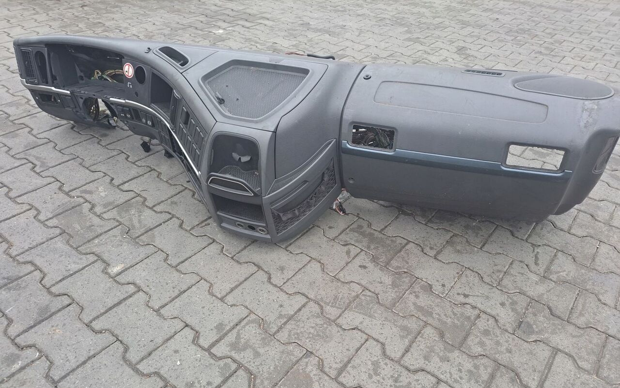 KONSOLA KOMPLETNA KOKPIT DESKA VOLVO FM 9 13 LIFT - لوحة العدادات - شاحنة: صورة 3 KONSOLA KOMPLETNA KOKPIT DESKA VOLVO FM 9 13 LIFT - لوحة العدادات - شاحنة: صورة 3