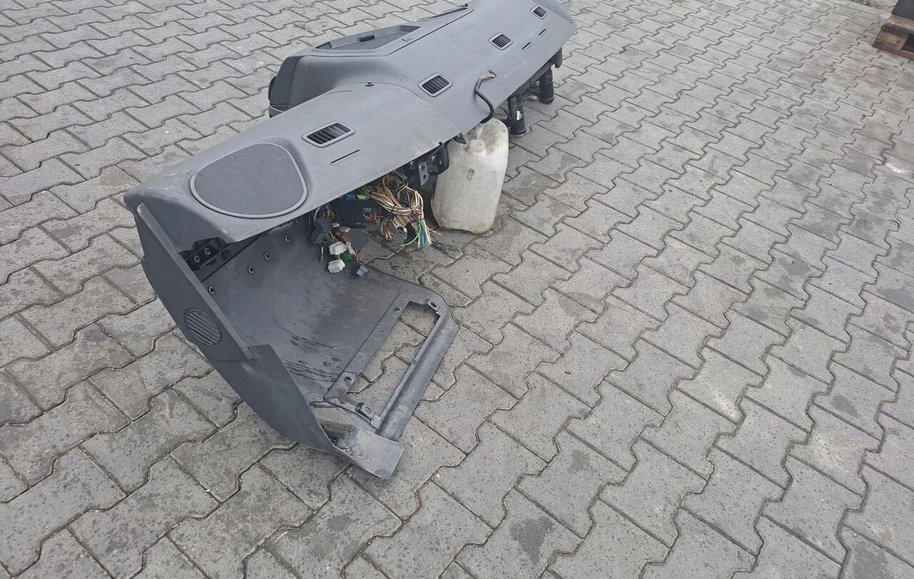 KONSOLA KOMPLETNA KOKPIT DESKA VOLVO FM 9 13 LIFT - لوحة العدادات - شاحنة: صورة 2 KONSOLA KOMPLETNA KOKPIT DESKA VOLVO FM 9 13 LIFT - لوحة العدادات - شاحنة: صورة 2