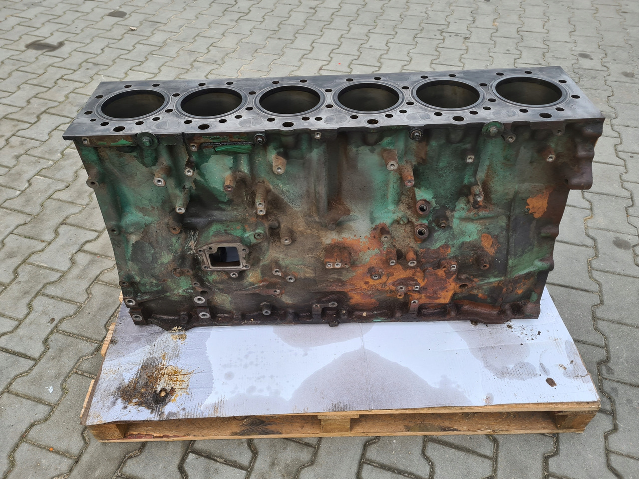 VOLVO BLOK SILNIKA SŁUPEK VOLVO FM FH 13 D13A - مجموعة الأسطوانة - شاحنة: صورة 2 VOLVO BLOK SILNIKA SŁUPEK VOLVO FM FH 13 D13A - مجموعة الأسطوانة - شاحنة: صورة 2