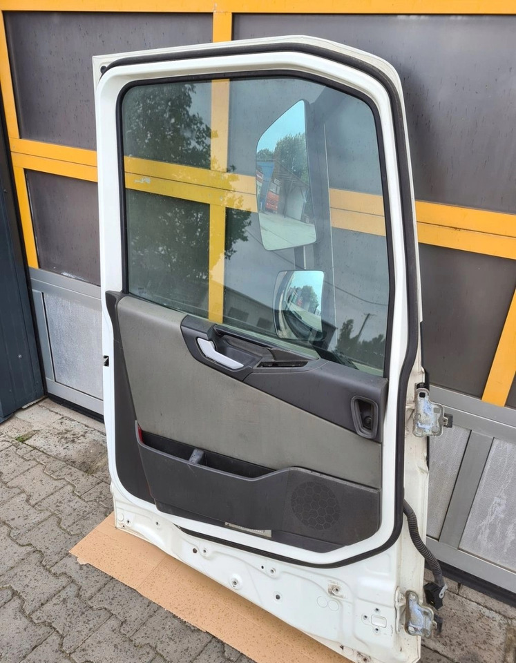 VOLVO FH 4 EURO 6 DRZWI KOMPLETNE LEWE KOD LAKIERU  1108-1 - باب و قطع الغيار: صورة 4 VOLVO FH 4 EURO 6 DRZWI KOMPLETNE LEWE KOD LAKIERU  1108-1 - باب و قطع الغيار: صورة 4