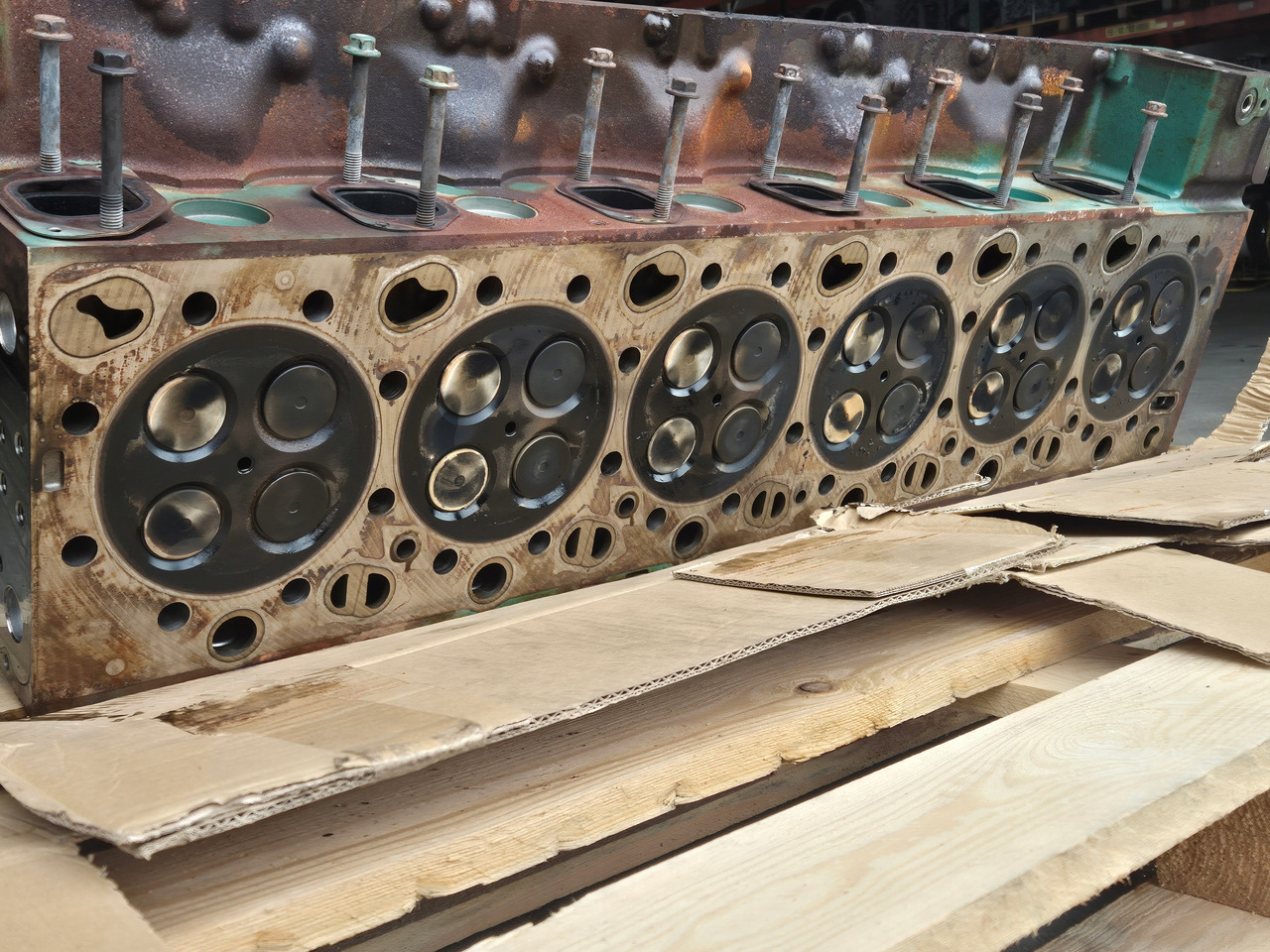 VOLVO GŁOWICA SILNIKA D13K TURBOCOMPOUND RENAULT GAMA EVO VOLVO FH 5 FH4 23436289 - رأس أسطوانية - شاحنة: صورة 2 VOLVO GŁOWICA SILNIKA D13K TURBOCOMPOUND RENAULT GAMA EVO VOLVO FH 5 FH4 23436289 - رأس أسطوانية - شاحنة: صورة 2