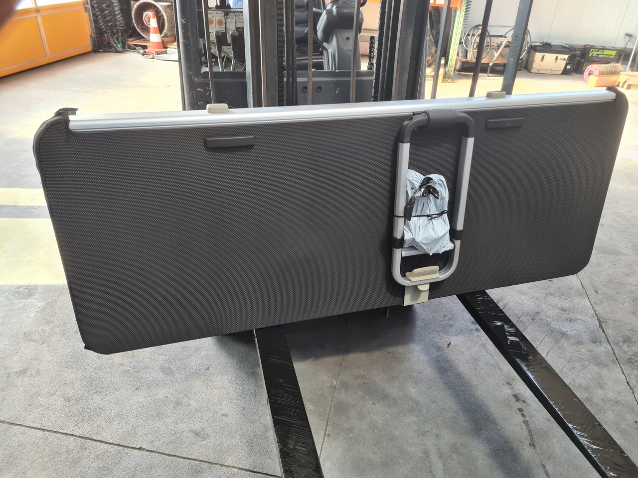 VOLVO ŁÓŻKO KOMPLETNE GÓRNE LEŻANKA MOCOWANIA - مقعد - شاحنة: صورة 5 VOLVO ŁÓŻKO KOMPLETNE GÓRNE LEŻANKA MOCOWANIA - مقعد - شاحنة: صورة 5