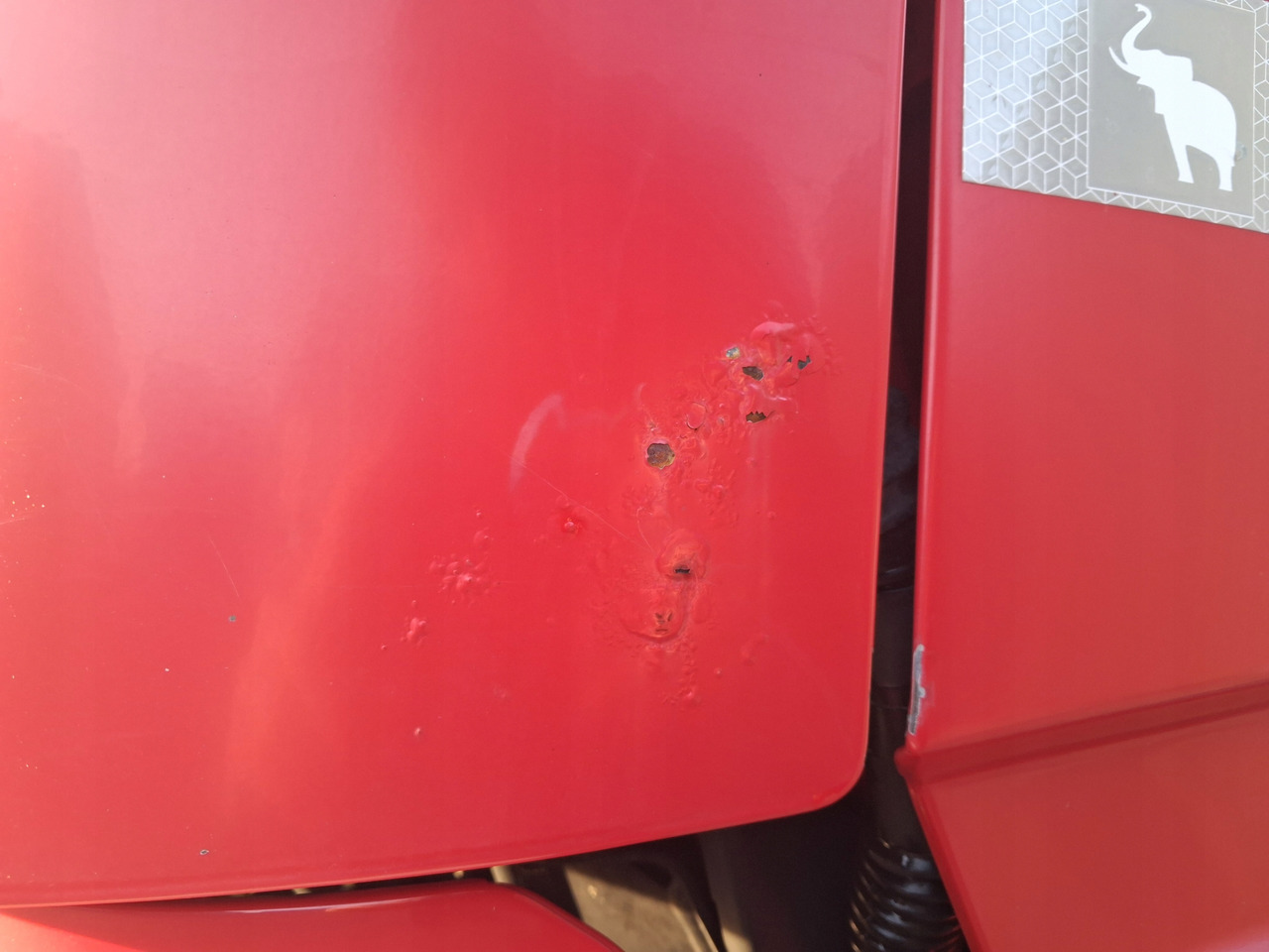 VOLVO MASKA KOMPLETNA GÓRNA ATRAPA KABINY VOLVO FM 4 FMX EURO 6 - غطاء السيارة - شاحنة: صورة 3 VOLVO MASKA KOMPLETNA GÓRNA ATRAPA KABINY VOLVO FM 4 FMX EURO 6 - غطاء السيارة - شاحنة: صورة 3