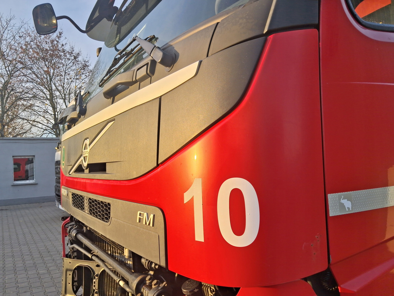 VOLVO MASKA KOMPLETNA GÓRNA ATRAPA KABINY VOLVO FM 4 FMX EURO 6 - غطاء السيارة - شاحنة: صورة 2 VOLVO MASKA KOMPLETNA GÓRNA ATRAPA KABINY VOLVO FM 4 FMX EURO 6 - غطاء السيارة - شاحنة: صورة 2