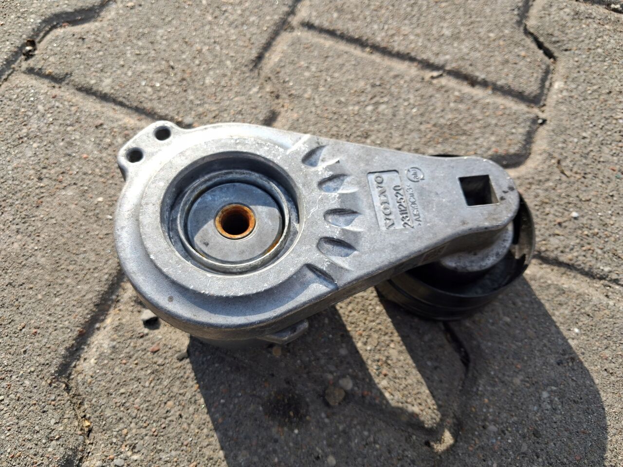 VOLVO ROLKA NAPINACZ PASKA ALTERNATORA RENAULT RANGE GAMA T VOLVO FH 4 5 - المحرك و قطع الغيار - شاحنة: صورة 2 VOLVO ROLKA NAPINACZ PASKA ALTERNATORA RENAULT RANGE GAMA T VOLVO FH 4 5 - المحرك و قطع الغيار - شاحنة: صورة 2