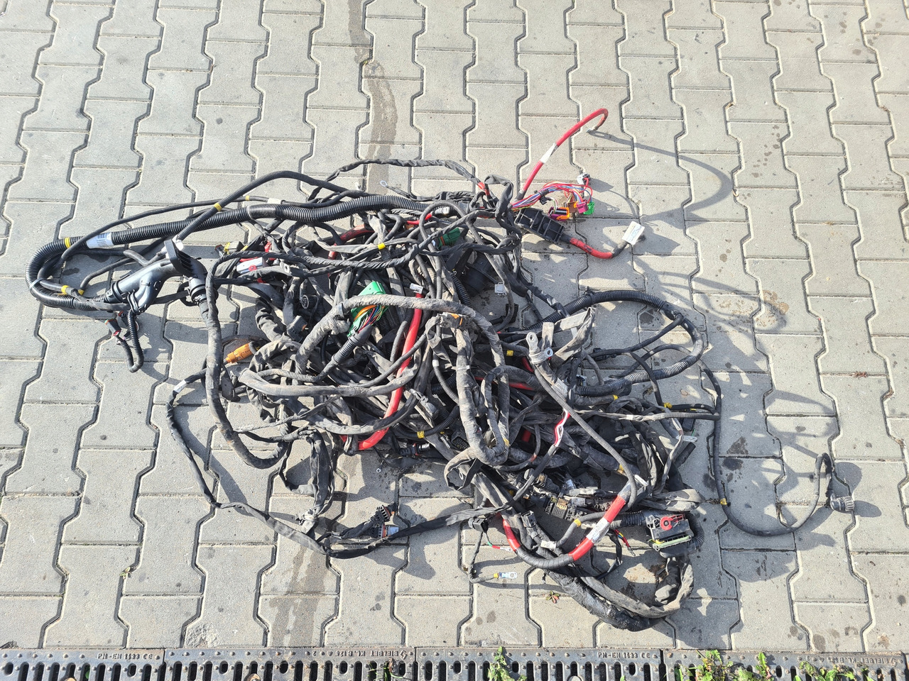 VOLVO WIĄZKA INSTALACJA RAMY VOLVO FH 5 I-SAVE 4x2 2022 ROK - كابلات/ ضفيرة الأسلاك - شاحنة: صورة 1 VOLVO WIĄZKA INSTALACJA RAMY VOLVO FH 5 I-SAVE 4x2 2022 ROK - كابلات/ ضفيرة الأسلاك - شاحنة: صورة 1