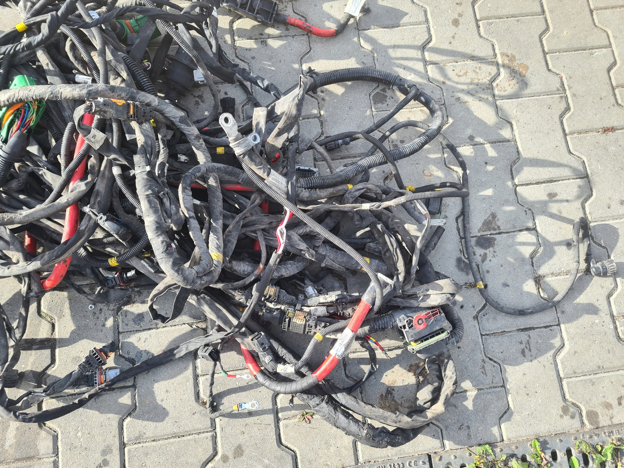 VOLVO WIĄZKA INSTALACJA RAMY VOLVO FH 5 I-SAVE 4x2 2022 ROK - كابلات/ ضفيرة الأسلاك - شاحنة: صورة 4 VOLVO WIĄZKA INSTALACJA RAMY VOLVO FH 5 I-SAVE 4x2 2022 ROK - كابلات/ ضفيرة الأسلاك - شاحنة: صورة 4