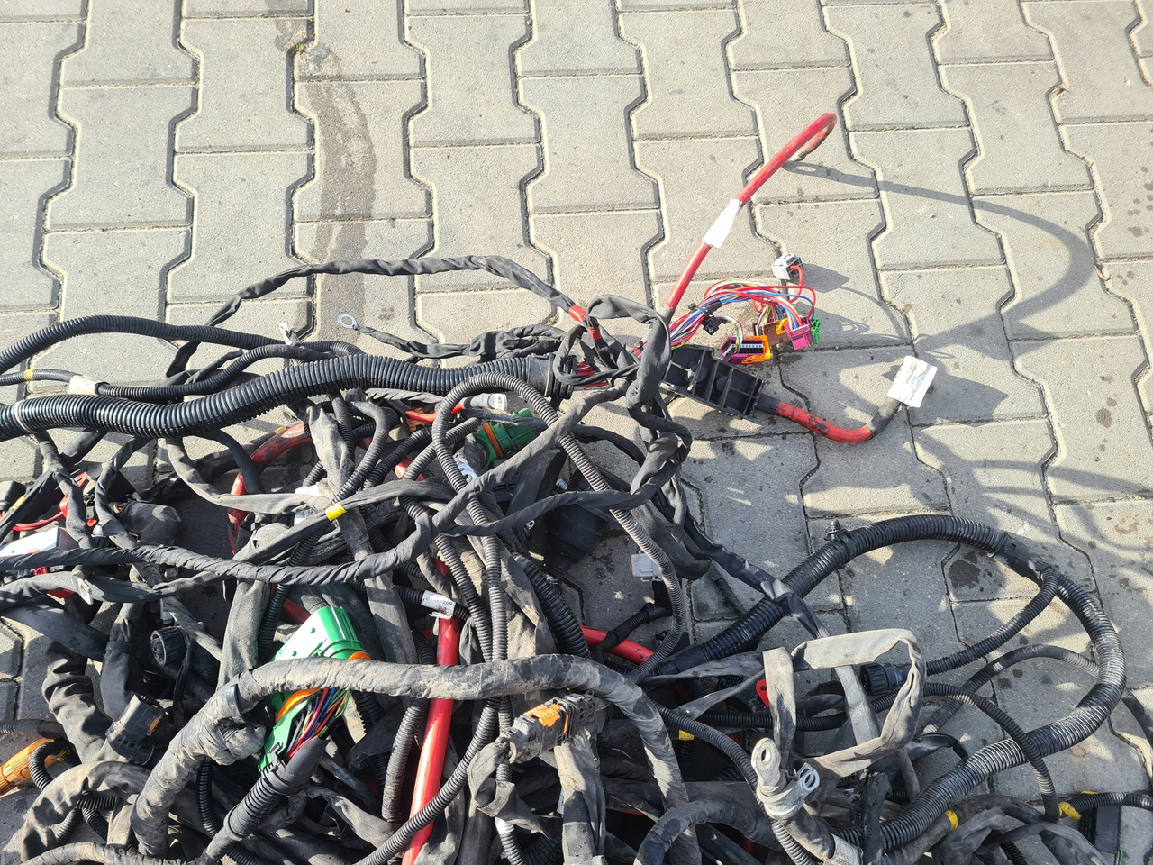 VOLVO WIĄZKA INSTALACJA RAMY VOLVO FH 5 I-SAVE 4x2 2022 ROK - كابلات/ ضفيرة الأسلاك - شاحنة: صورة 3 VOLVO WIĄZKA INSTALACJA RAMY VOLVO FH 5 I-SAVE 4x2 2022 ROK - كابلات/ ضفيرة الأسلاك - شاحنة: صورة 3