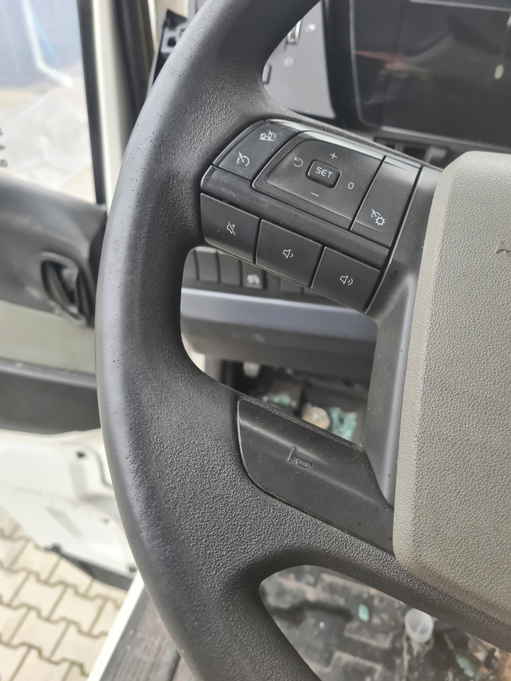 VOLVO WIELOFUNKCYJNA KOMPLETNA - عجلة القيادة - شاحنة: صورة 2 VOLVO WIELOFUNKCYJNA KOMPLETNA - عجلة القيادة - شاحنة: صورة 2