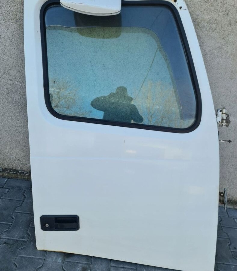 Volvo FH - باب و قطع الغيار - شاحنة: صورة 1 Volvo FH - باب و قطع الغيار - شاحنة: صورة 1