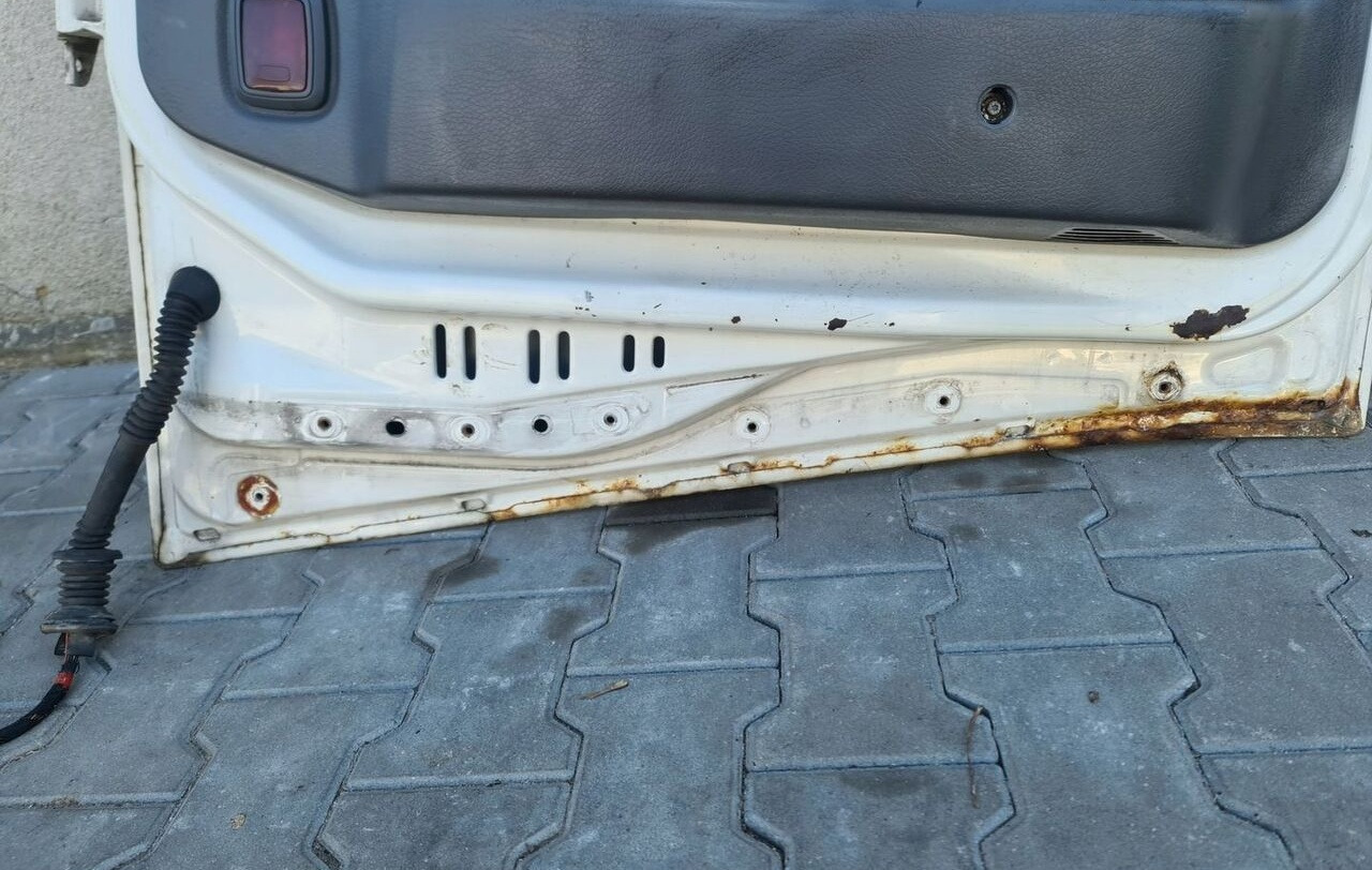 Volvo FH - باب و قطع الغيار - شاحنة: صورة 2 Volvo FH - باب و قطع الغيار - شاحنة: صورة 2