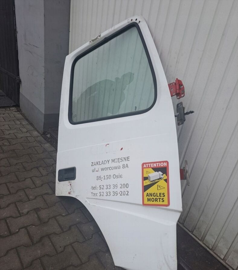 Volvo FM - باب و قطع الغيار - شاحنة: صورة 1 Volvo FM - باب و قطع الغيار - شاحنة: صورة 1