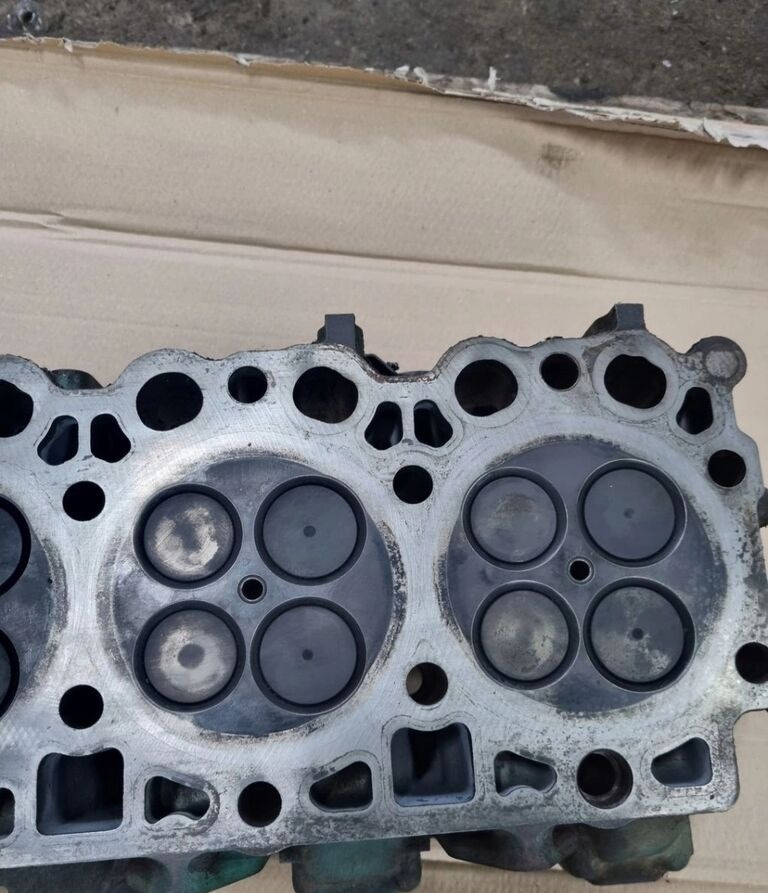 Volvo GŁOWICA SILNIKA FL FE D7E D7F RENAULT MIDLUM PREMIUM DXI 7 EURO Deutz Volvo - رأس أسطوانية - شاحنة: صورة 4 Volvo GŁOWICA SILNIKA FL FE D7E D7F RENAULT MIDLUM PREMIUM DXI 7 EURO Deutz Volvo - رأس أسطوانية - شاحنة: صورة 4