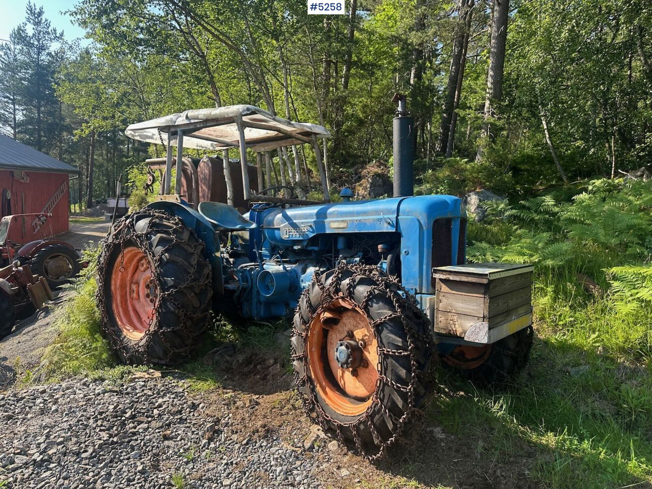 جرار 1963 Fordson Major 4x4 with splitter gearbox, Ako winch, and tire chains. SEE VIDEO.: صورة 1