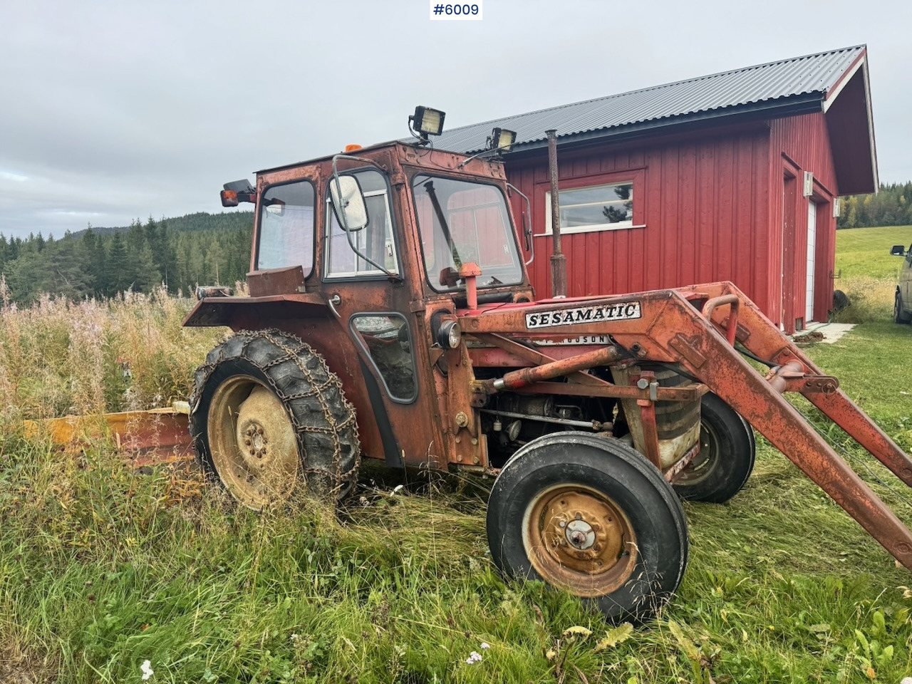 1971 Massey-Ferguson 135 incl. front loader, bucket, rear scraper, and log splitter/firewood machine - جرار: صورة 2 1971 Massey-Ferguson 135 incl. front loader, bucket, rear scraper, and log splitter/firewood machine - جرار: صورة 2