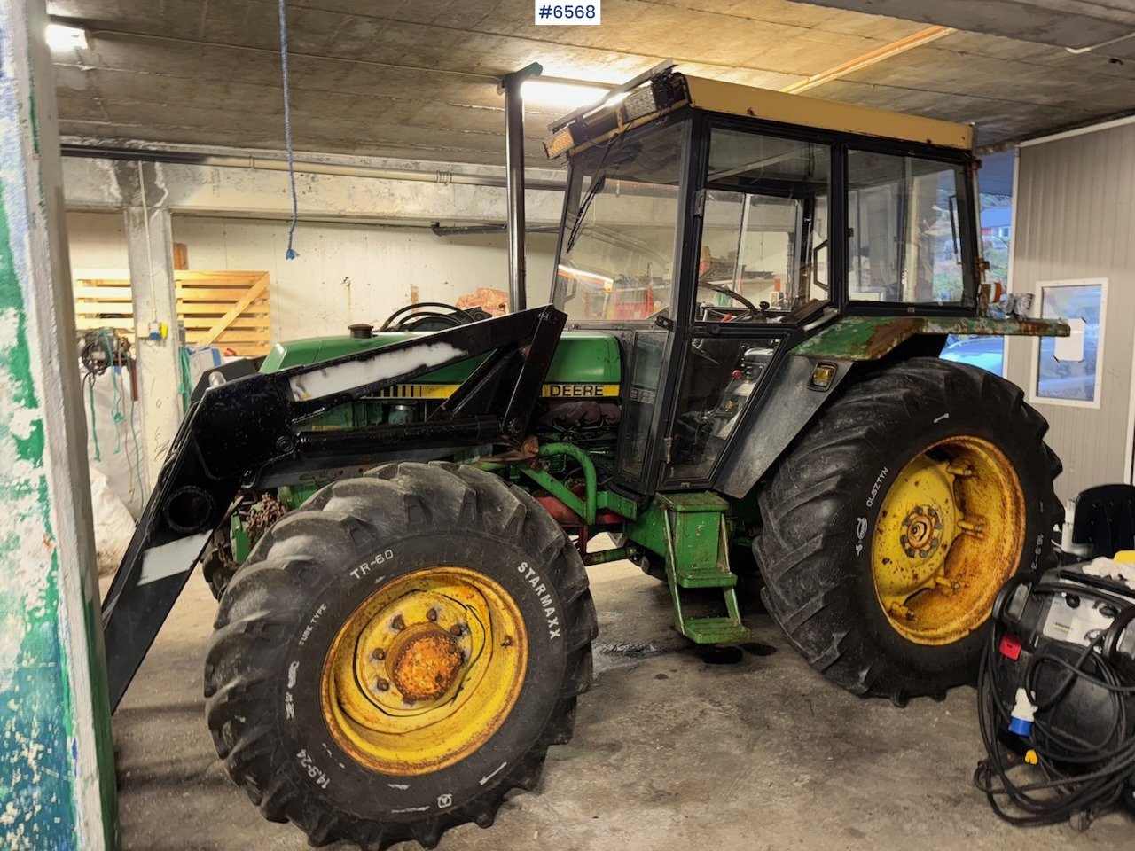 1980 John Deere 2140 w/ front loader. - جرار: صورة 1 1980 John Deere 2140 w/ front loader. - جرار: صورة 1