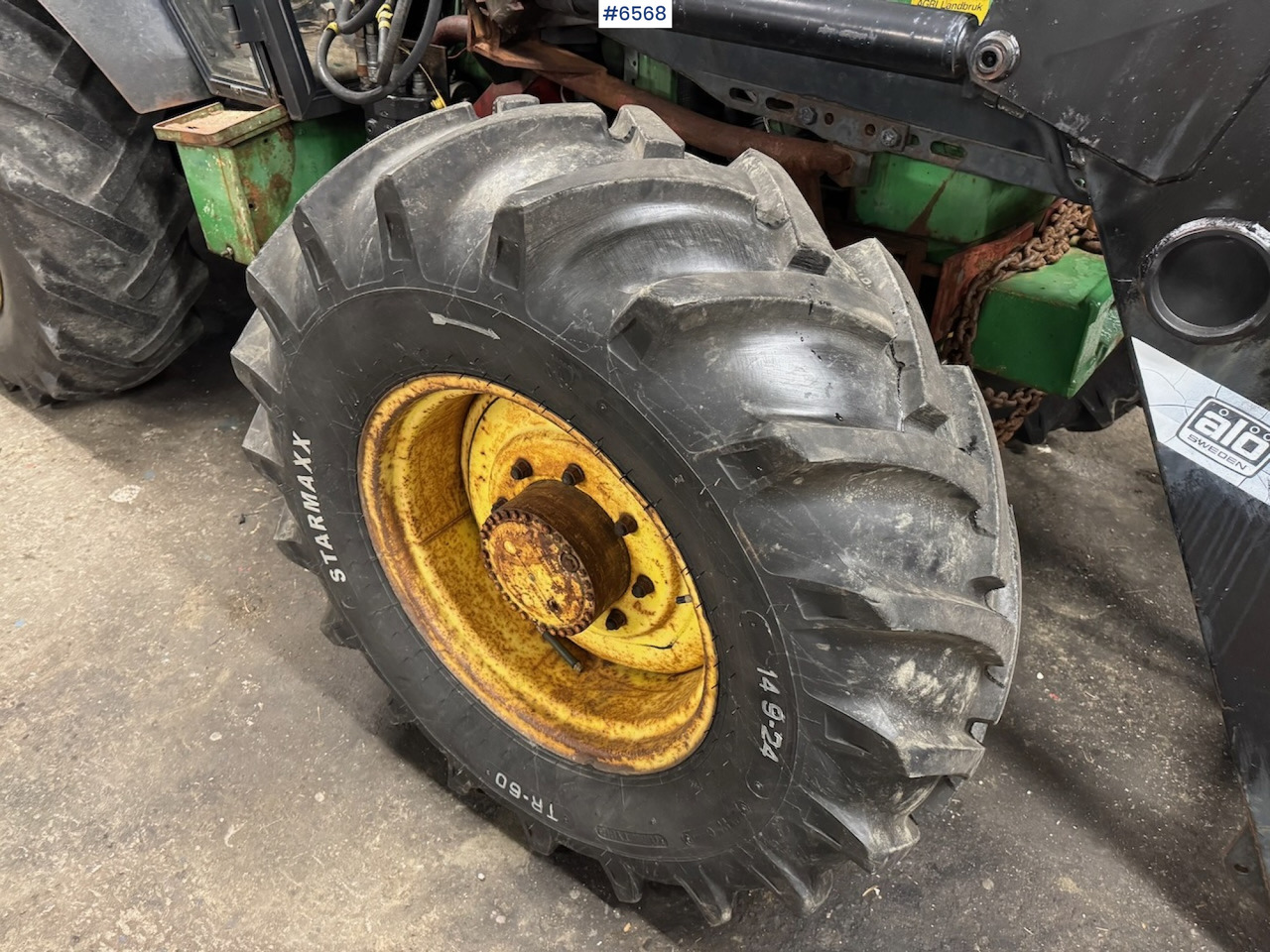 1980 John Deere 2140 w/ front loader. - جرار: صورة 5 1980 John Deere 2140 w/ front loader. - جرار: صورة 5