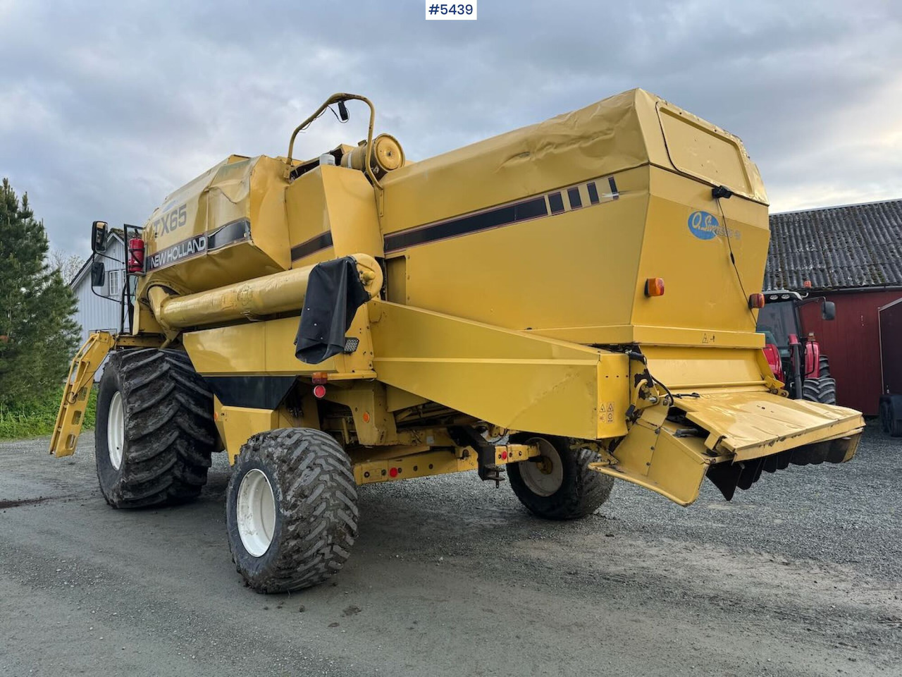 1995 New Holland TX65 m/ 20 fot skjærebord og henger - حصادة: صورة 4 1995 New Holland TX65 m/ 20 fot skjærebord og henger - حصادة: صورة 4