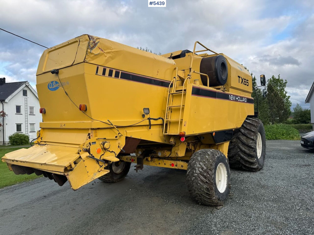 تأجير  1995 New Holland TX65 m/ 20 fot skjærebord og henger 1995 New Holland TX65 m/ 20 fot skjærebord og henger: صورة 6