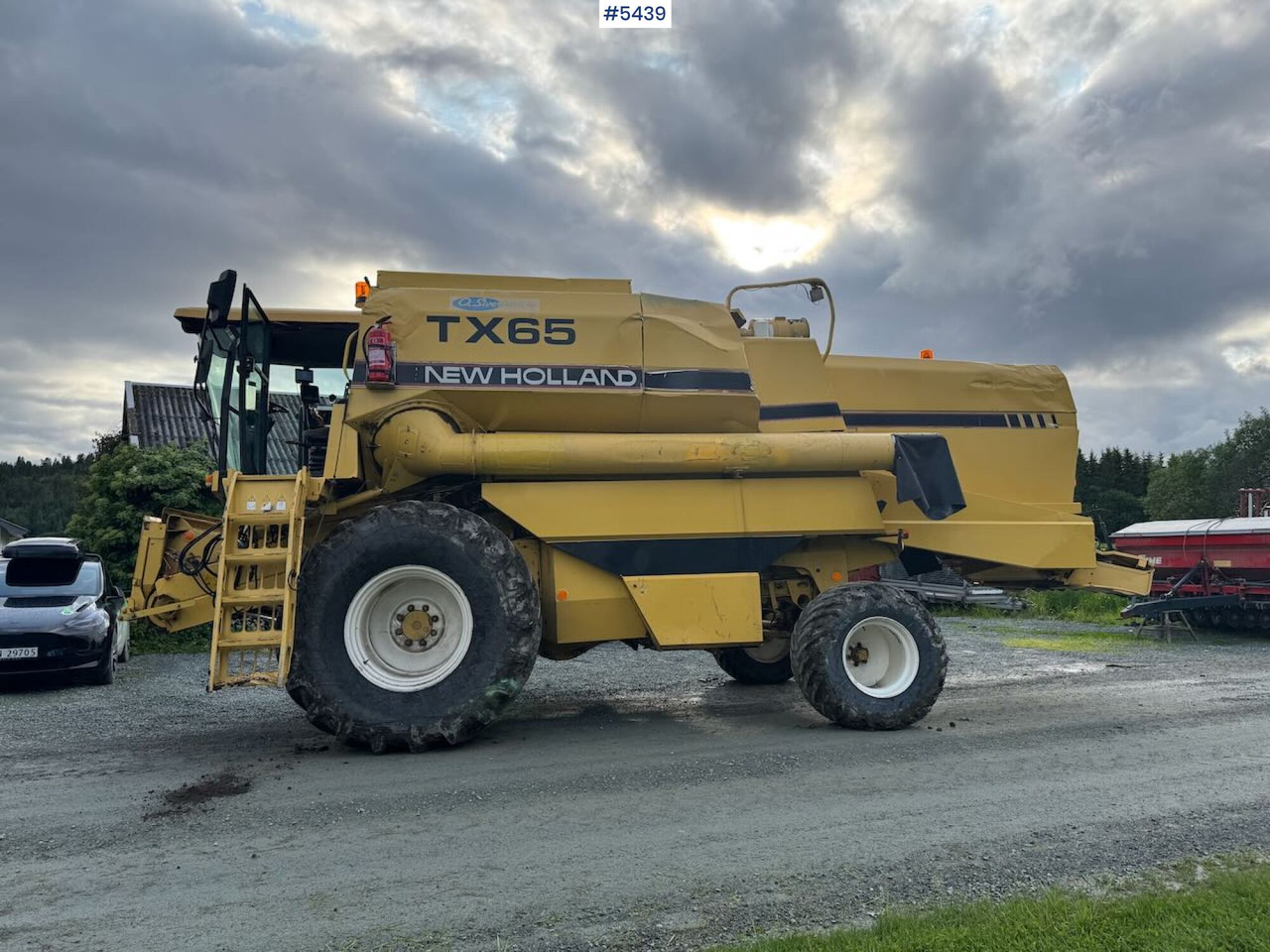 1995 New Holland TX65 m/ 20 fot skjærebord og henger - حصادة: صورة 3 1995 New Holland TX65 m/ 20 fot skjærebord og henger - حصادة: صورة 3