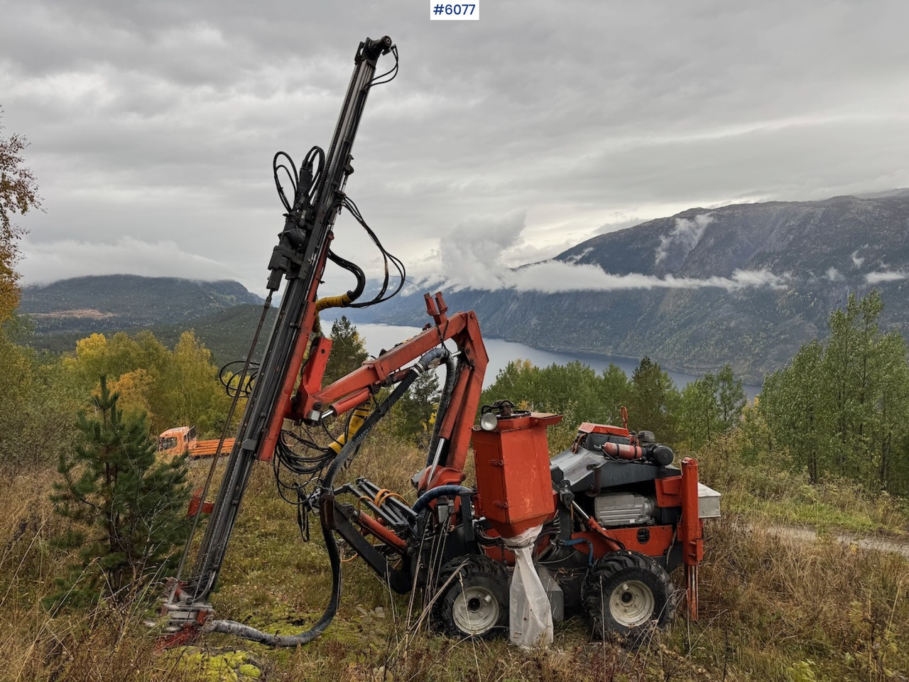 1997 Tamrock Commando 300 - معدات حفر: صورة 1 1997 Tamrock Commando 300 - معدات حفر: صورة 1