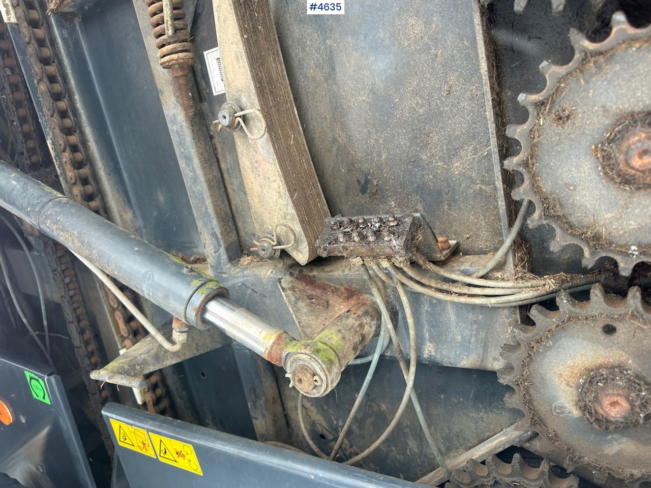 ماكينات نشر التبن 1998 Vicon RF 130 Round baler.: صورة 11