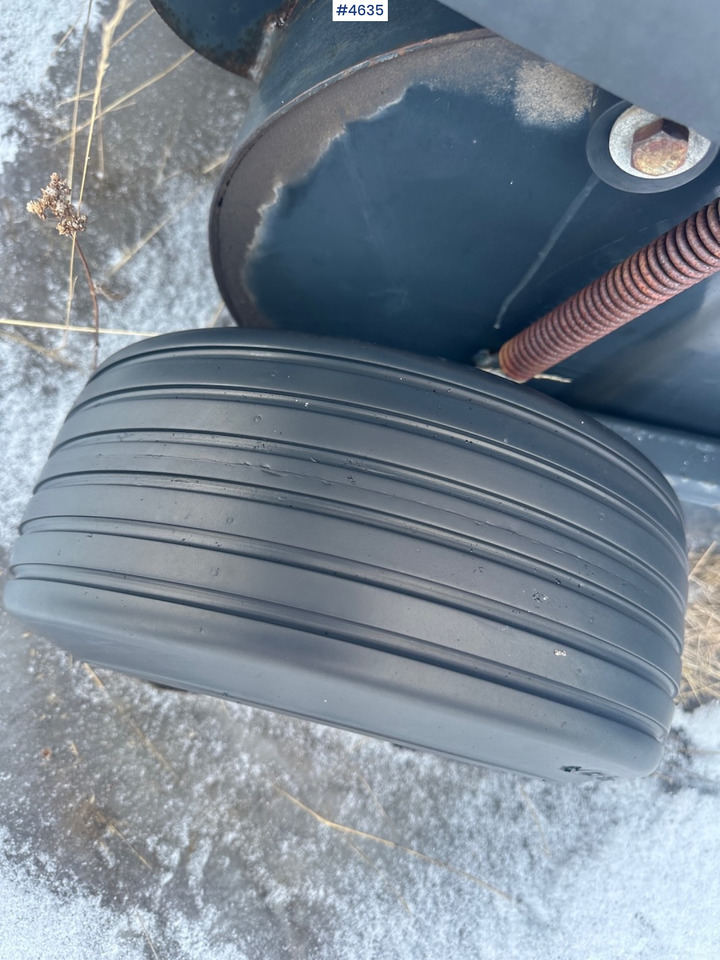 ماكينات نشر التبن 1998 Vicon RF 130 Round baler.: صورة 19