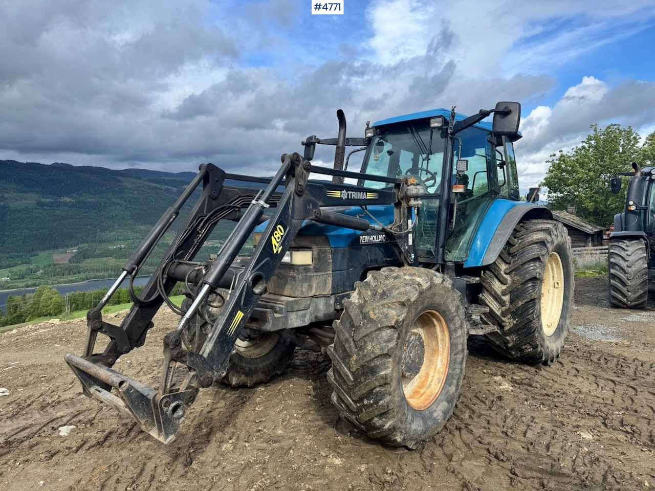 2000 New Holland TM135 4x4 w/ Front loader - جرار: صورة 2 2000 New Holland TM135 4x4 w/ Front loader - جرار: صورة 2