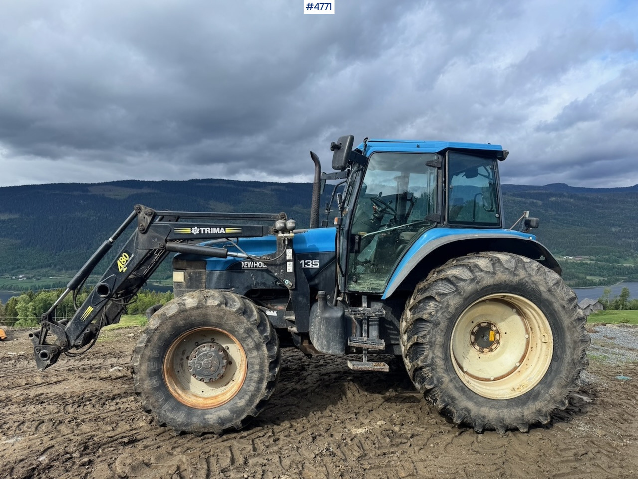 2000 New Holland TM135 4x4 w/ Front loader - جرار: صورة 4 2000 New Holland TM135 4x4 w/ Front loader - جرار: صورة 4