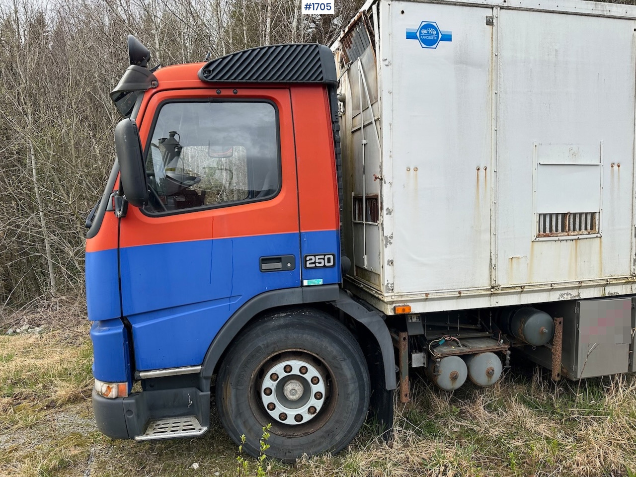 2000 Volvo 250 4x2 reparasjonsobjekt - شاحنة صندوقية: صورة 4 2000 Volvo 250 4x2 reparasjonsobjekt - شاحنة صندوقية: صورة 4
