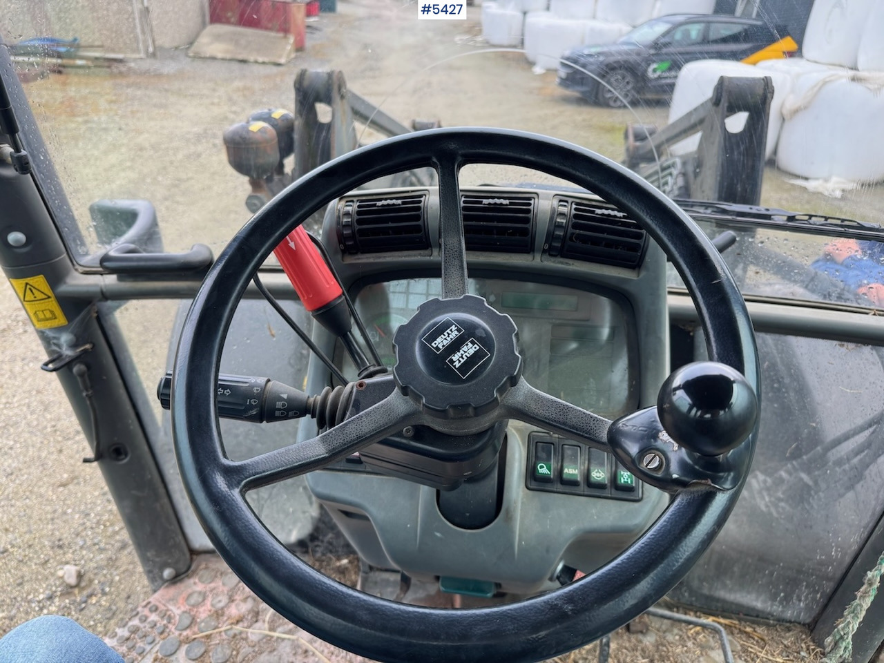 جرار 2001 Deutz Fahr Agrotron 90 w/front loader.: صورة 17