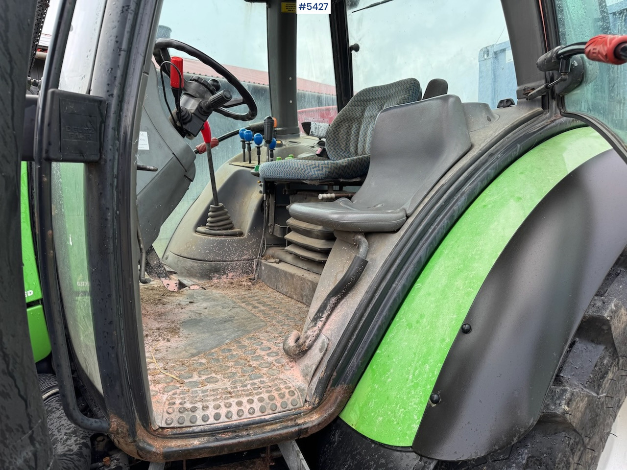 جرار 2001 Deutz Fahr Agrotron 90 w/front loader.: صورة 14